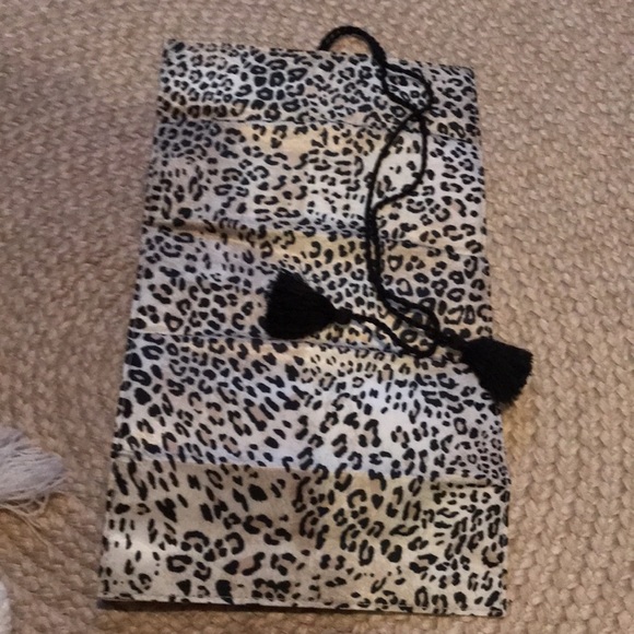 NOSZ Chico’s Roll Up Travel Jewelry Case Leopard - Picture 5 of 5